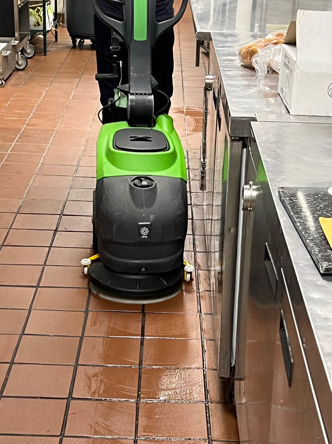 IPC Eagle CT15E35 14 Electric Automatic Floor Scrubber